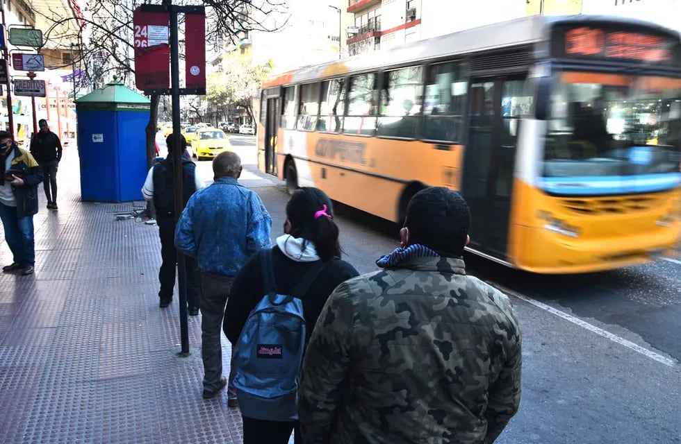 Una imagen que no se verá este viernes. Paran los colectivos en Córdoba. (Pedro Castillo/ La Voz)