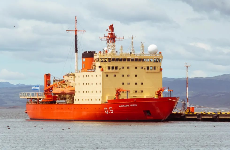 Campaña Antártica 2020-2021, buque ARA Almirante Irízar.