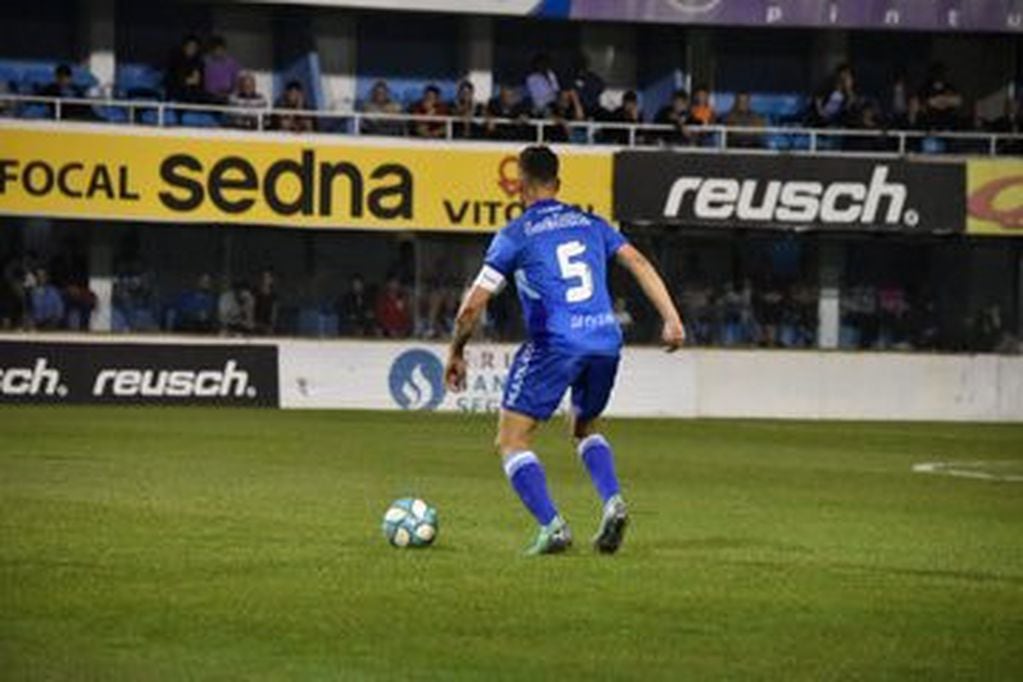 Emiliano Romero, un valuarte del mediocampo y capitán del equipo.  (web)