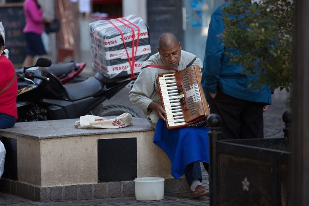 Le robaron el acordeón a un músico no vidente del centro de Salta (Facebook San Martin Aveniu)