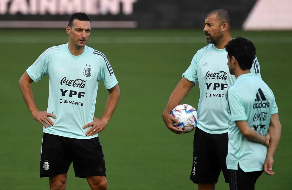 Lionel Scaloni y su cuerpo técnico que conforman Pablo Aimar y Walter Samuel, ante el desafío de entregar la lista previa para el Mundial de Qatar.