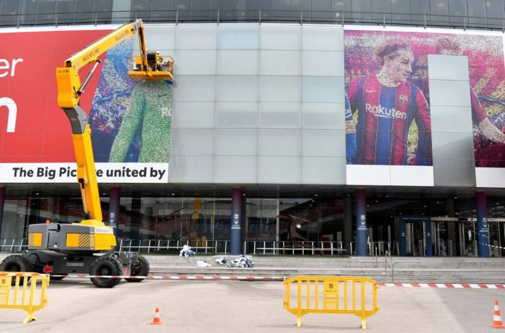 Retiraron las imágenes de Messi del Camp Nou.