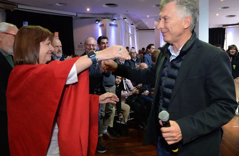 Patricia Bullrich y Mauricio Macri. La presidenta del PRO propuso eliminar los planes sociales en seis meses.