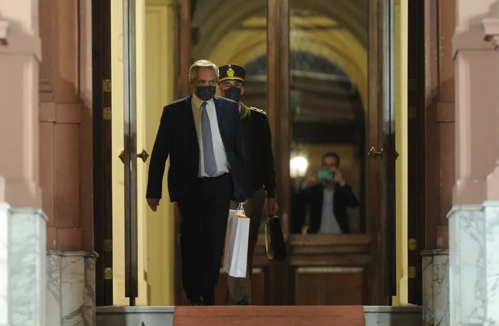 El presidente Alberto Fernández saliendo de Casa Rosada. (Foto: Juano Tesone)