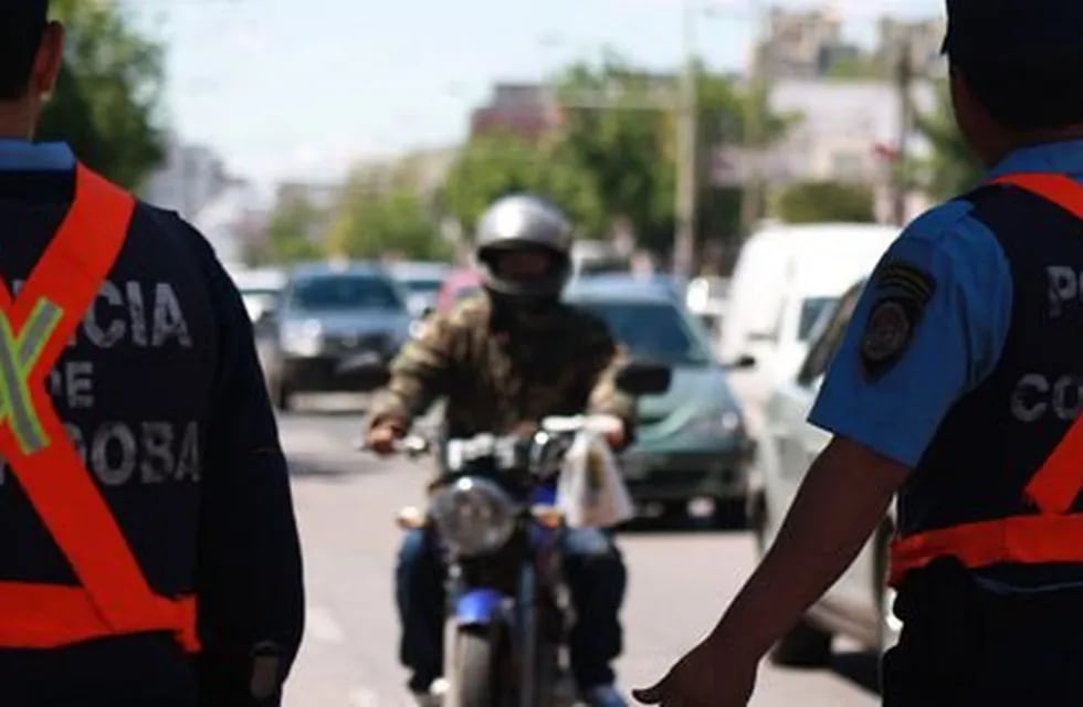 Control policial de motos en Córdoba.