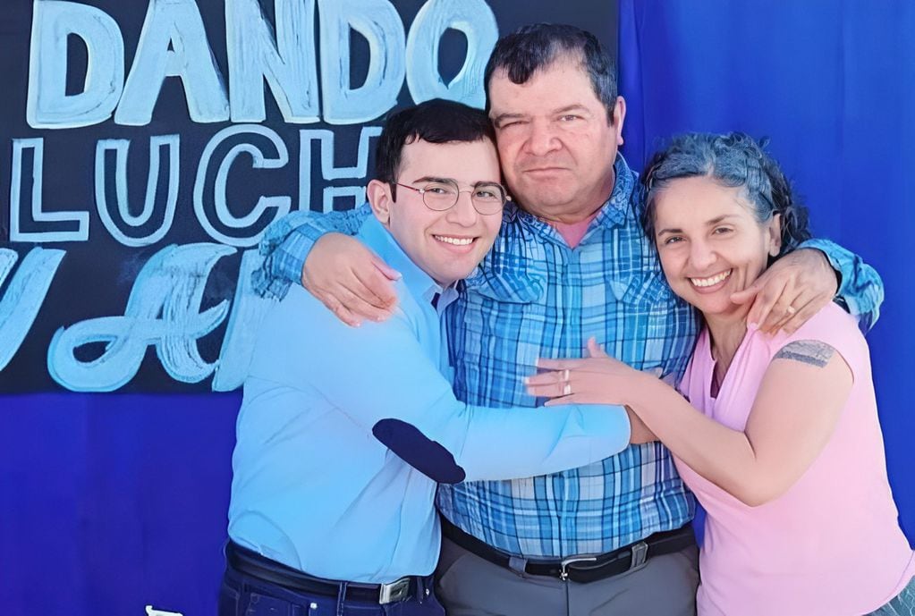 César Sena junto a su padre Emerenciano Sena y su madres Marcela Acuña. Los tres principales sospechosos de asesinar a Strzyzowski.