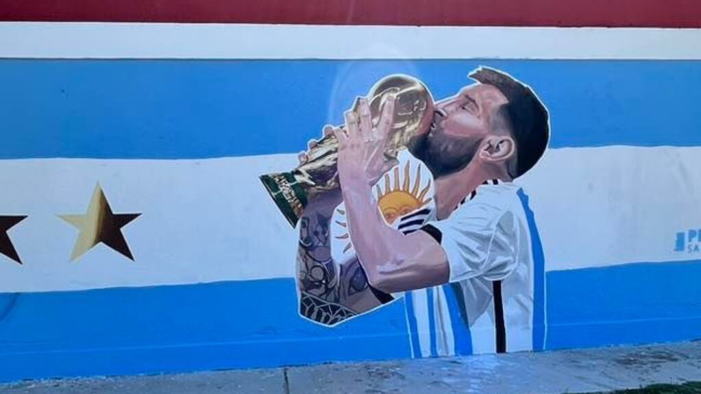 El mural de Lionel Messi que se inauguró en San Luis.