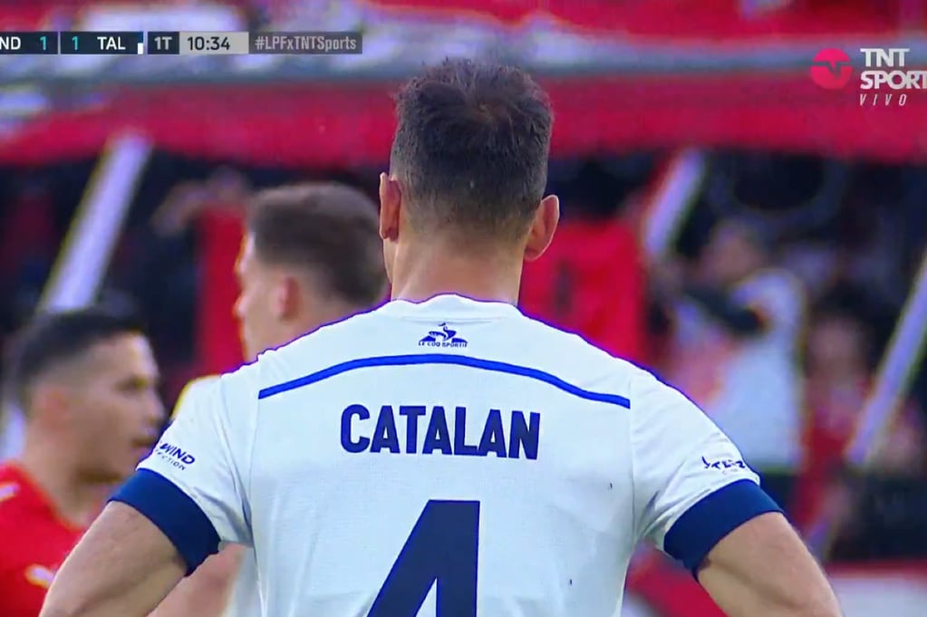 Matías Catalán marcó el 1-1, en contra, para la igualad de Independiente ante Talleres. (Captura de pantalla)