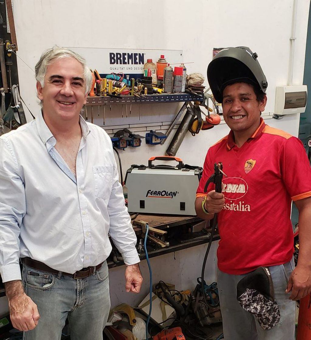 Una artesana de Isonza recibió una máquina para mejorar su producción (Facebook Nano Escudero)