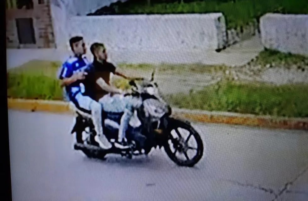Alta Gracia: viralizaron la foto de los motochorros que asaltaron en un comercio