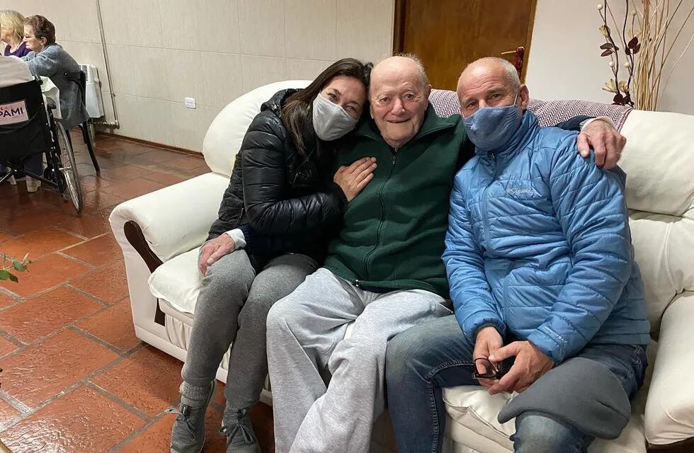 Así fue el reencuentro entre los abuelos y abuelas del hogar y sus familiares.