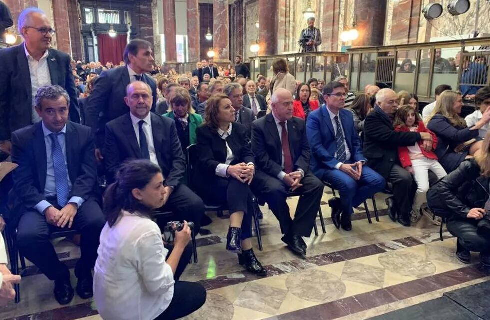 Pablo Javkin y Mónica Fein también se cruzaron en el Espacio Cultural Universitario (ECU). (@beatrizpriotti)