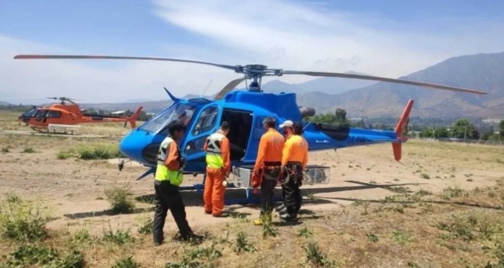 Voluntarios del Cuerpo de Socorro Andino de Chile participaron de la búsqueda de montañistas extraviados desde el miércoles en Cerro Marmolejo. Gentileza: El Litoral.