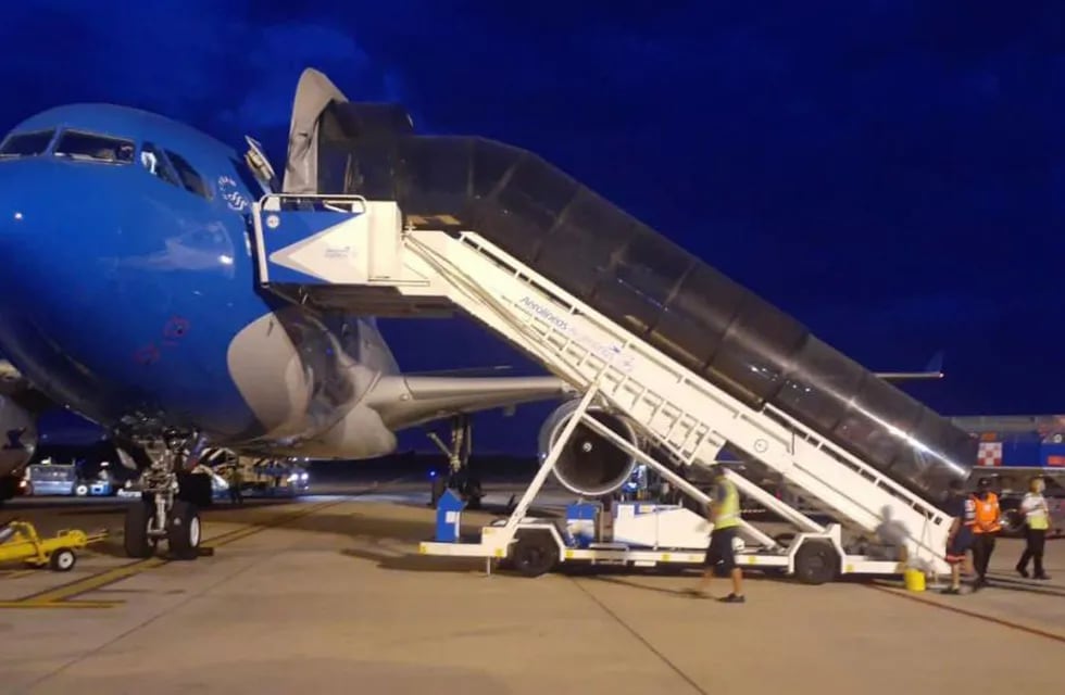 Partió un nuevo vuelo de Aerolíneas Argentinas en busca de más vacunas Sputnik V. (Télam)