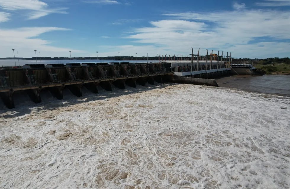 Con una reducción paulatina de los caudales erogados de la represa, el nivel del río irá disminuyendo y tenderá a valores normales.  Ésta última crecida ordinaria se originó en la cuenca alta del río Uruguay, por importantes lluvias registradas en la última quincena de junio.