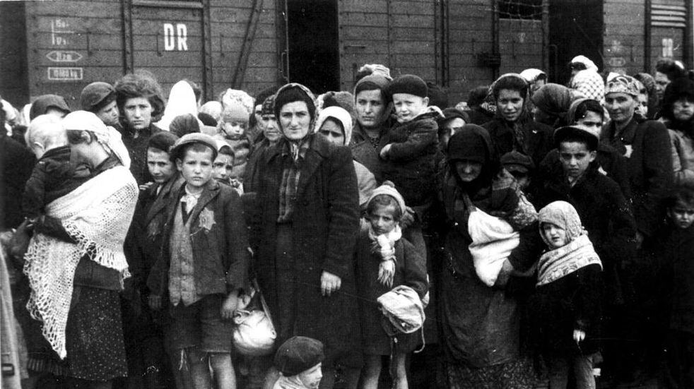 El día Internacional de Conmemoración de las víctimas del Holocausto, el recuerdo internacional a las víctimas de los campos de concentración.