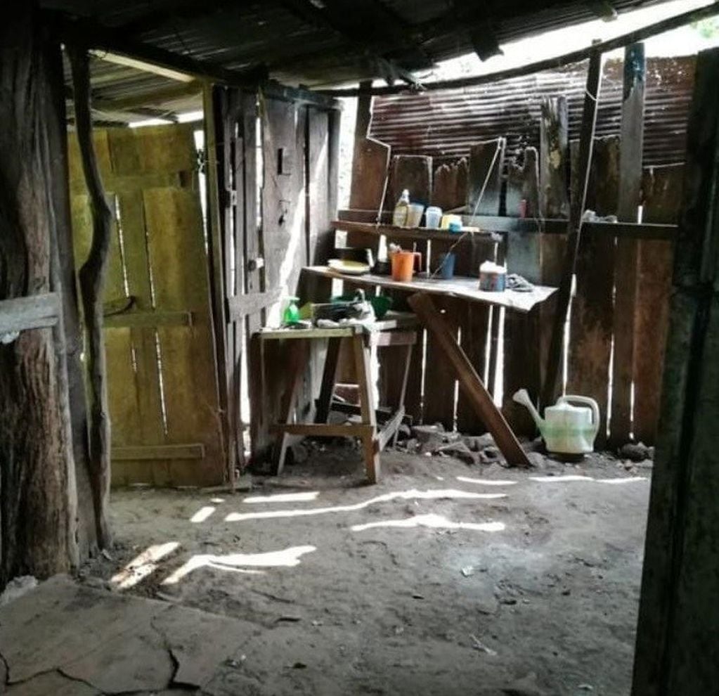 Interior de la precaria casa de Don Correa en Cerro Corá.