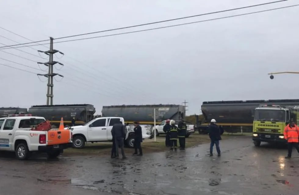 Una camioneta fue embestida por un tren