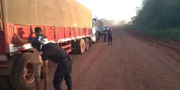 Siete camiones de soja sin aval aduanero fueron detenidos tras ingresar a la provincia