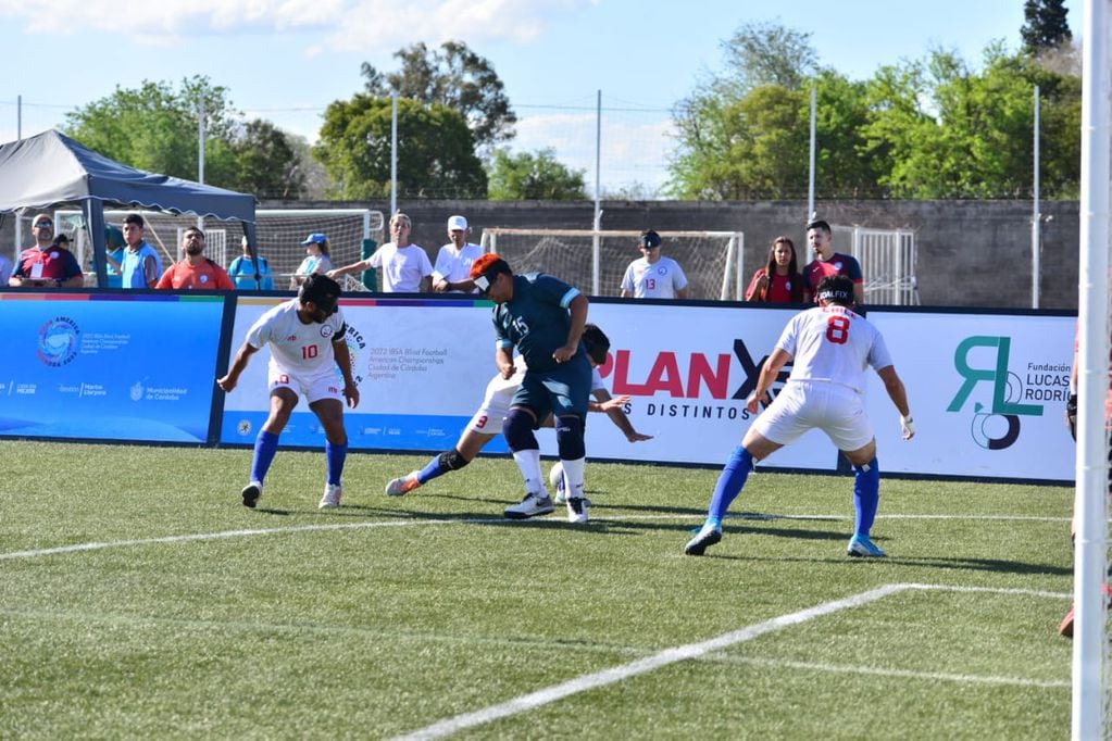 Los Murciélagos fueron superiores al equipo trasandino y llegaron a la tercera victoria en el torneo que se juega en Córdoba