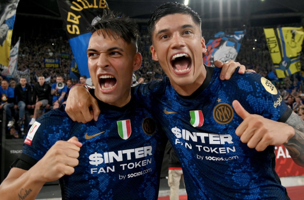 Lautaro Martínez y Joaquín Correa, campeones con el Inter.