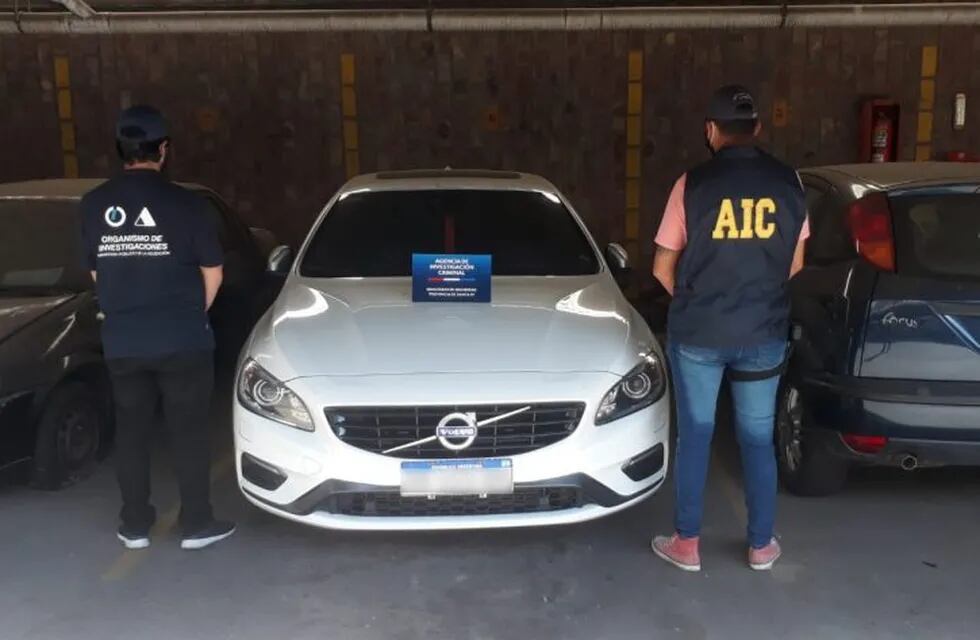 La Agencia de Investigación Criminal (AIC) secuestró un automóvil Volvo durante el operativo que se llevó a cabo el miércoles. (MPA)