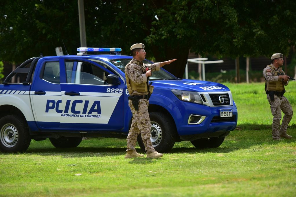 Nuevas armas no letales para la Policía de Córdoba. (Christian Luna / La Voz)
