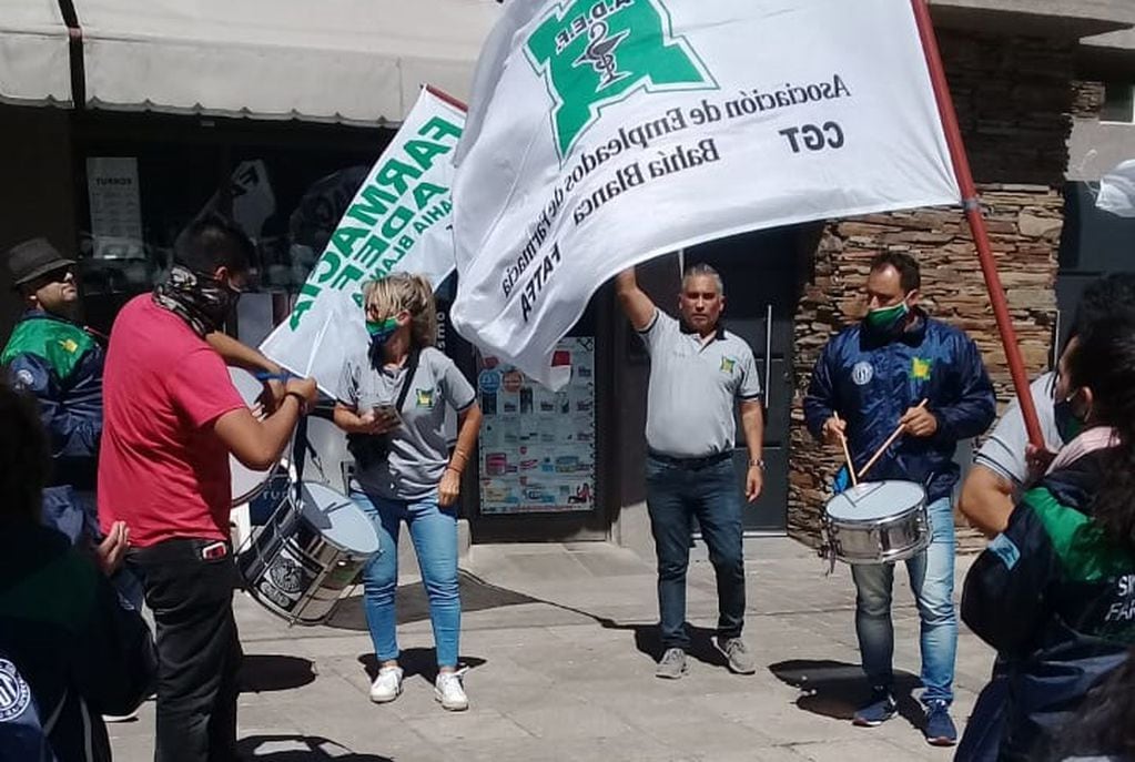 Empleados farmacéuticos marcharon en Tres Arroyos por regulación laboral