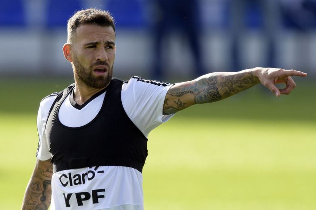 Argentina's defender Nicolas Otamendi gestures during a training session of Argentina's national football team at the team's base camp in Bronnitsy, near Moscow, on June 11, 2018 ahead of the Russia 2018 World Cup football tournament. / AFP PHOTO / JUAN MABROMATA
