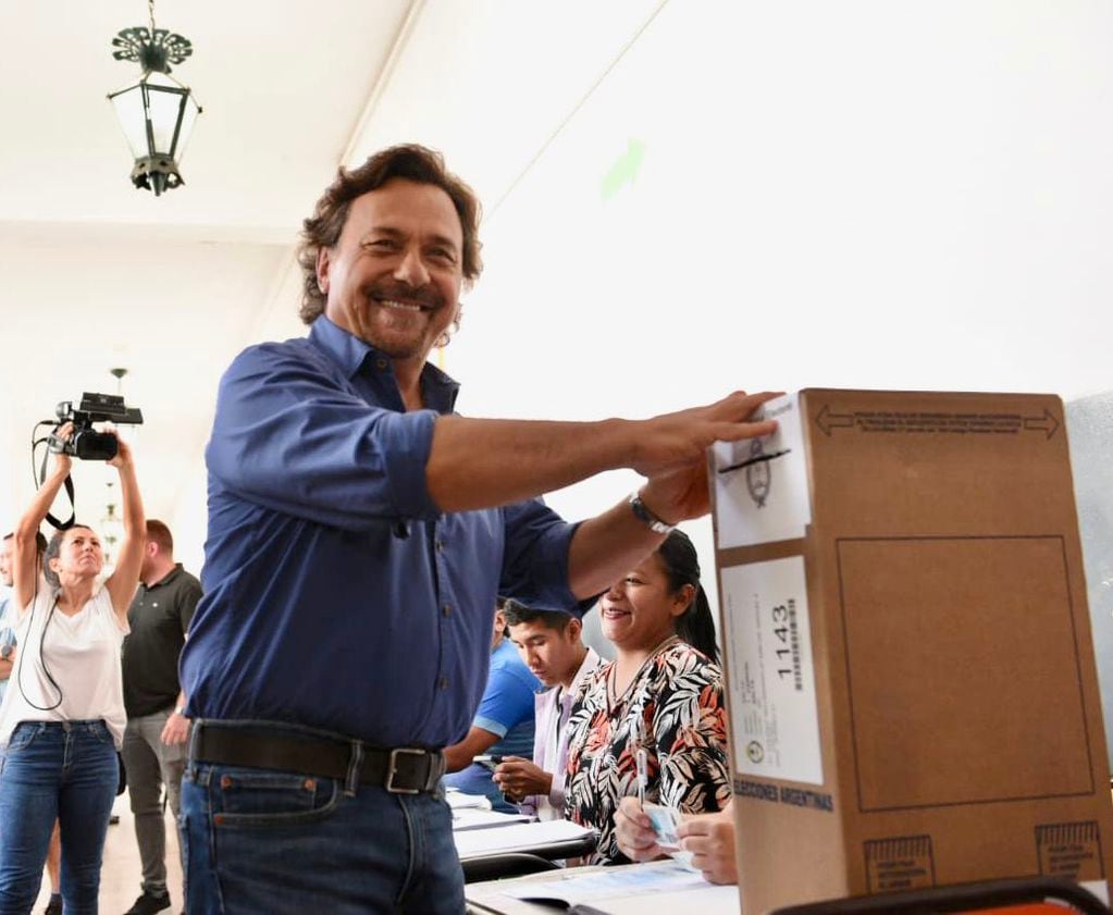 Votó Gustavo Sáenz en Salta.