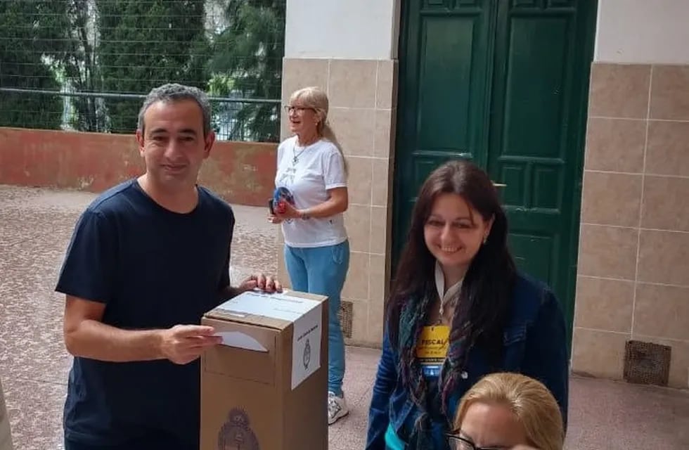 Pablo Javkin votó y pidió que esta sea la última elección con boleta sábana (@pablojavkin)
