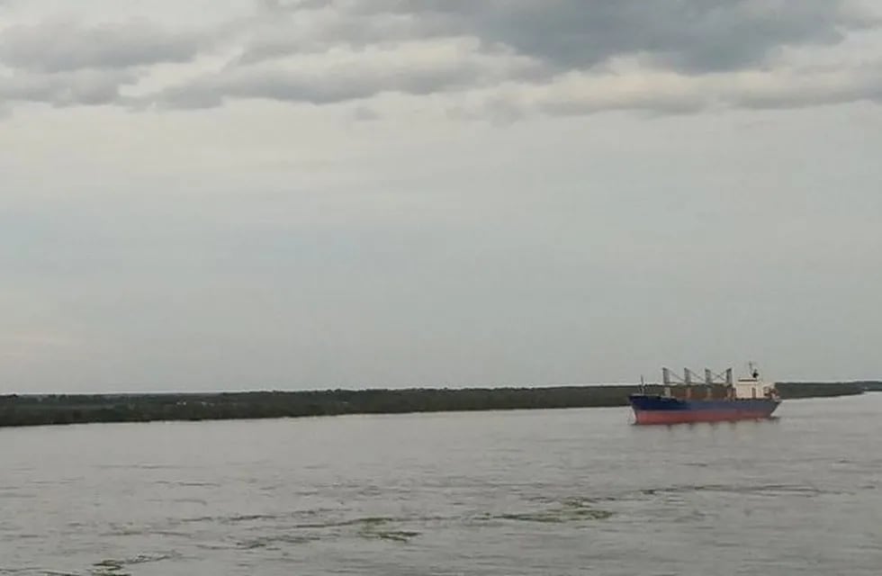 Cielo nublado sobre la costa del río Paraná en Rosario. (@aidabsanchez)