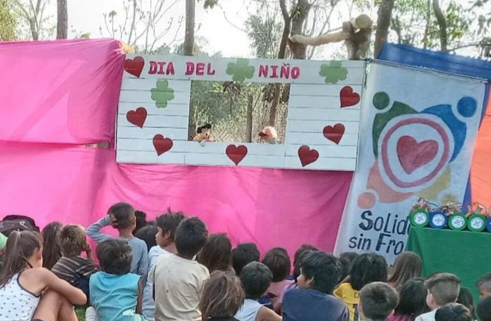 Solidarios sin Fronteras agasajó a los niños en la comunidad Guapo’y en Puerto Libertad.
