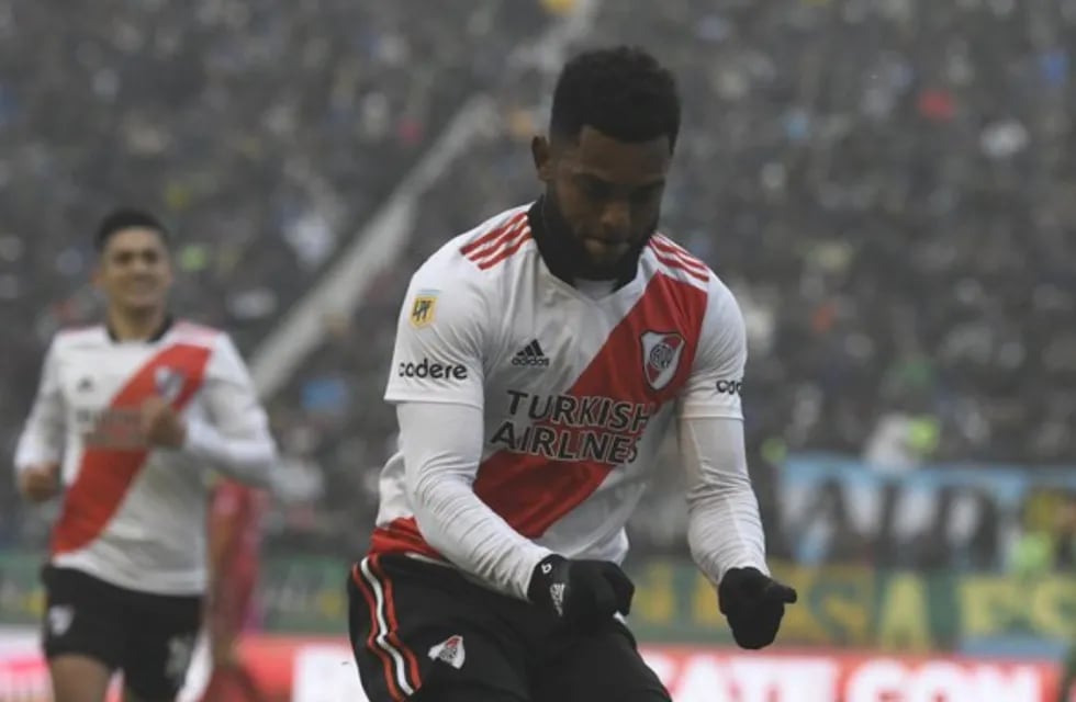 Miguel Borja tras anotar su primer gol con la camiseta de River