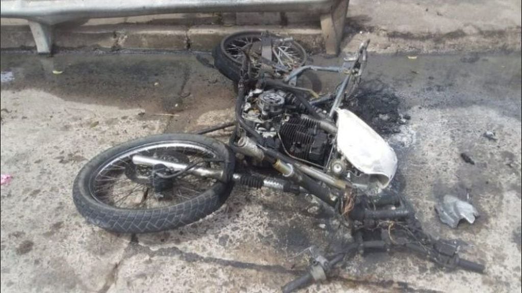 El siniestro ocurrió en Villa Gobernador Gálvez y murió un motociclista. (Policía de Santa Fe)
