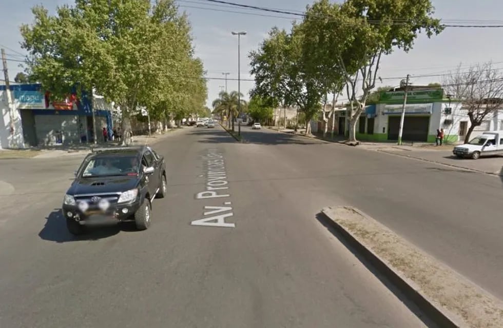 El siniestro vial se produjo en la esquina de Provincias Unidos y Cerrito. (Street View)