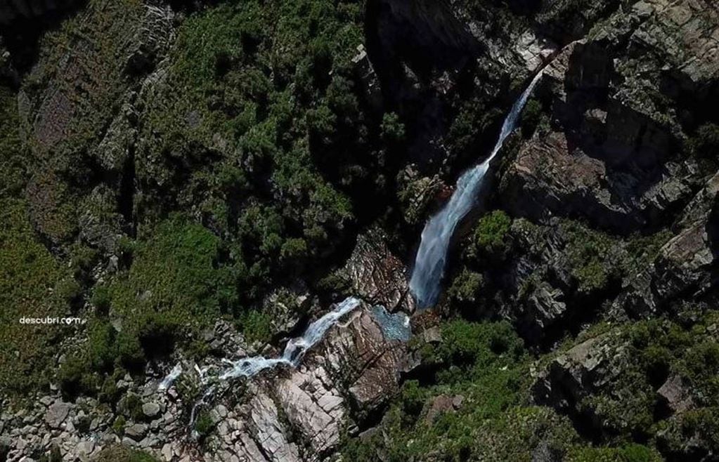 La cascada de nacimiento del río Mina Clavero.