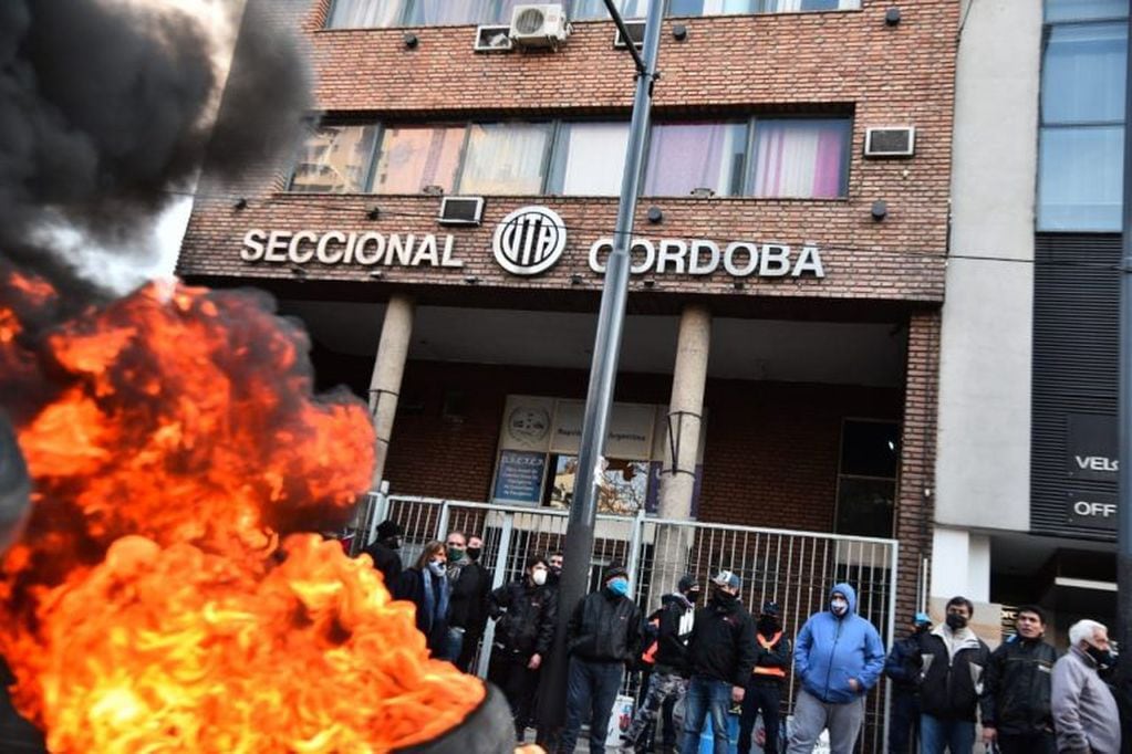 Fuertes protestas de choferes de Ersa en Córdoba.