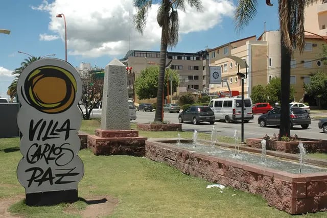 Logo de Villa Carlos Paz en uno de los ingresos a la ciudad.
