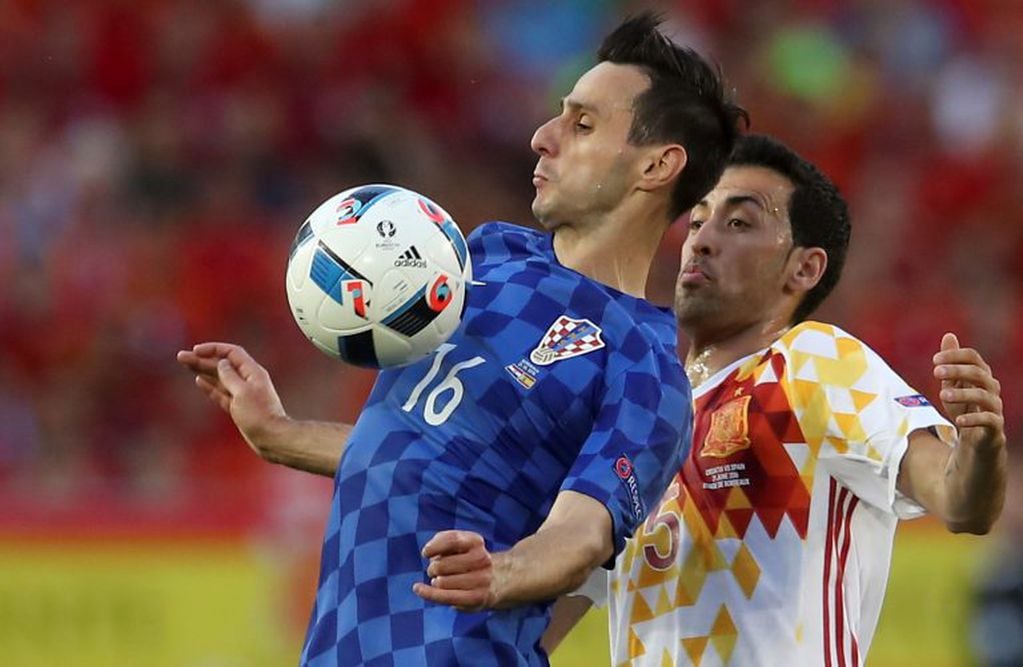 El croata Nikola Kalinic sería expulsado por negarse a jugar los últimos minutos frente a Nigeria. (AP Photo/Petr David Josek, file)