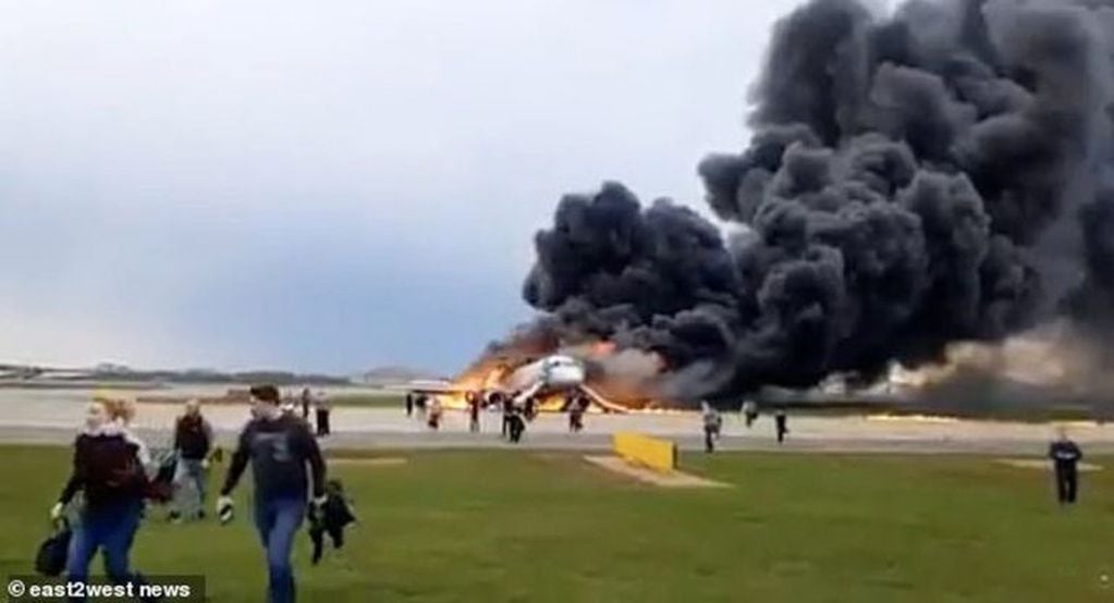 Avión ruso en llamas