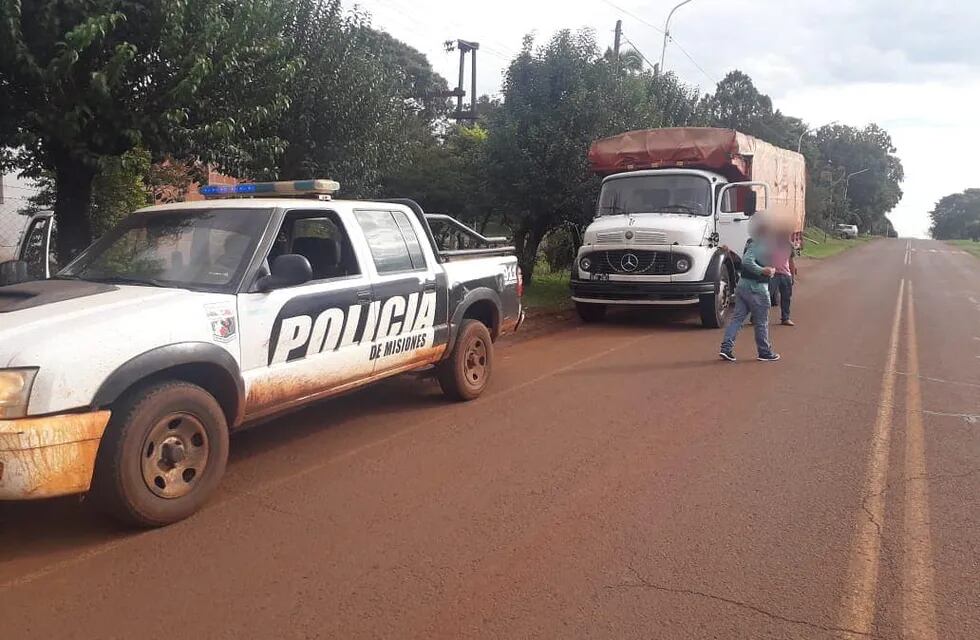 El camión era conducido por un hombre de 38 años, en compañía de un joven de 18.