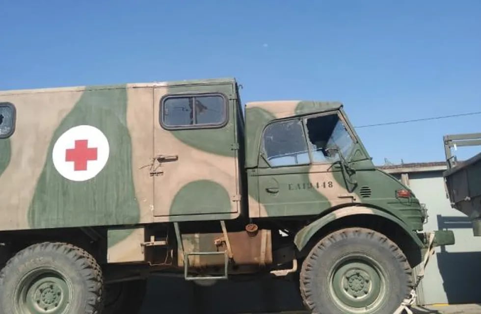 Vehículos del Ejército Argentinos fue recibido a piedrazos en Tucumán (Foto: José Inesta).