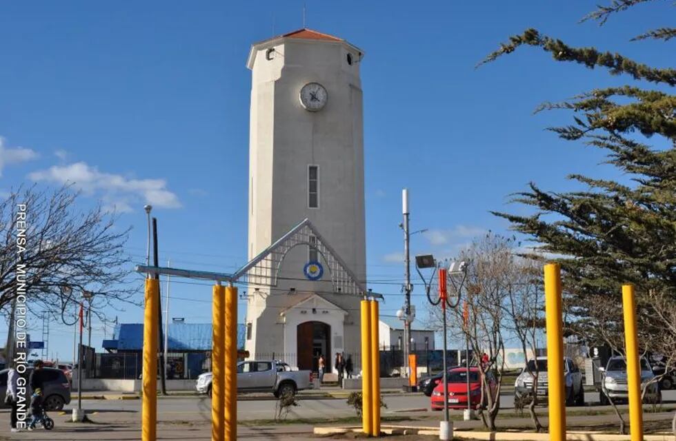 Inauguración de muestra temática y largada simbólica de la Carrera de la Hermanada en la Histórica Torre de Agua.