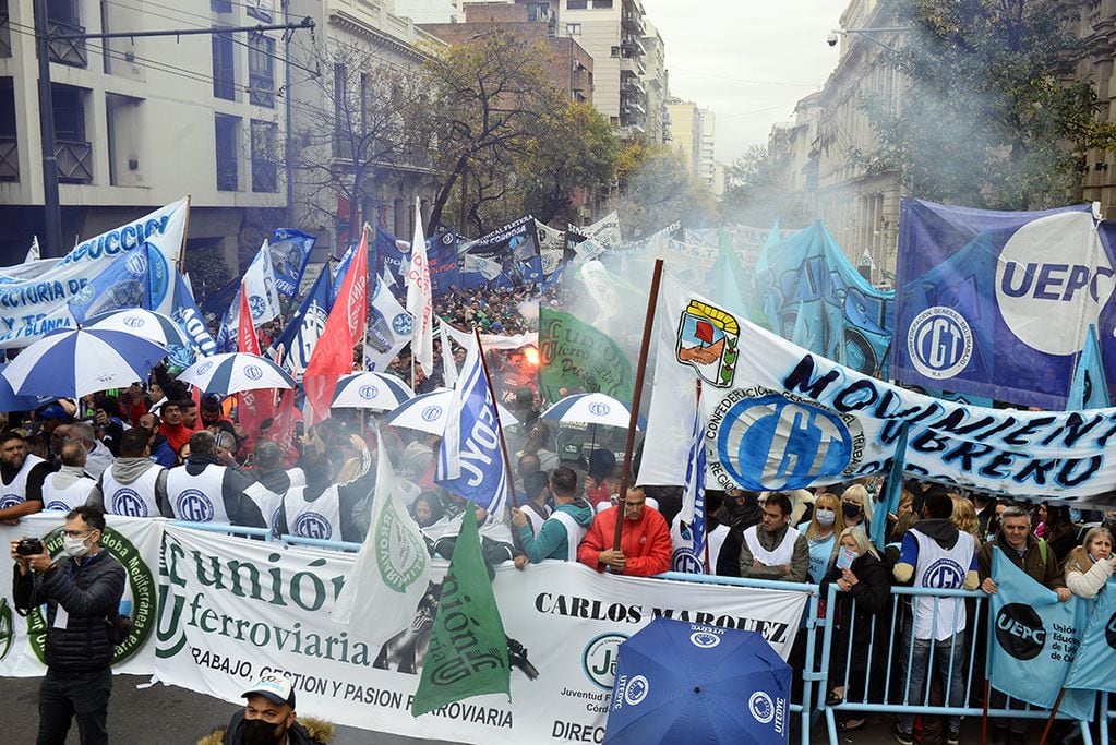 La CGT salió a defender al Gobierno Nacional para contrarrestar en parte los efectos causados por la Marcha Federal Piquetera que culminará este jueves en Plaza de Mayo. 