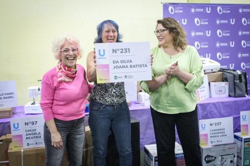 Entregaron 90 herramientas a mujeres emprendedoras de Ushuaia