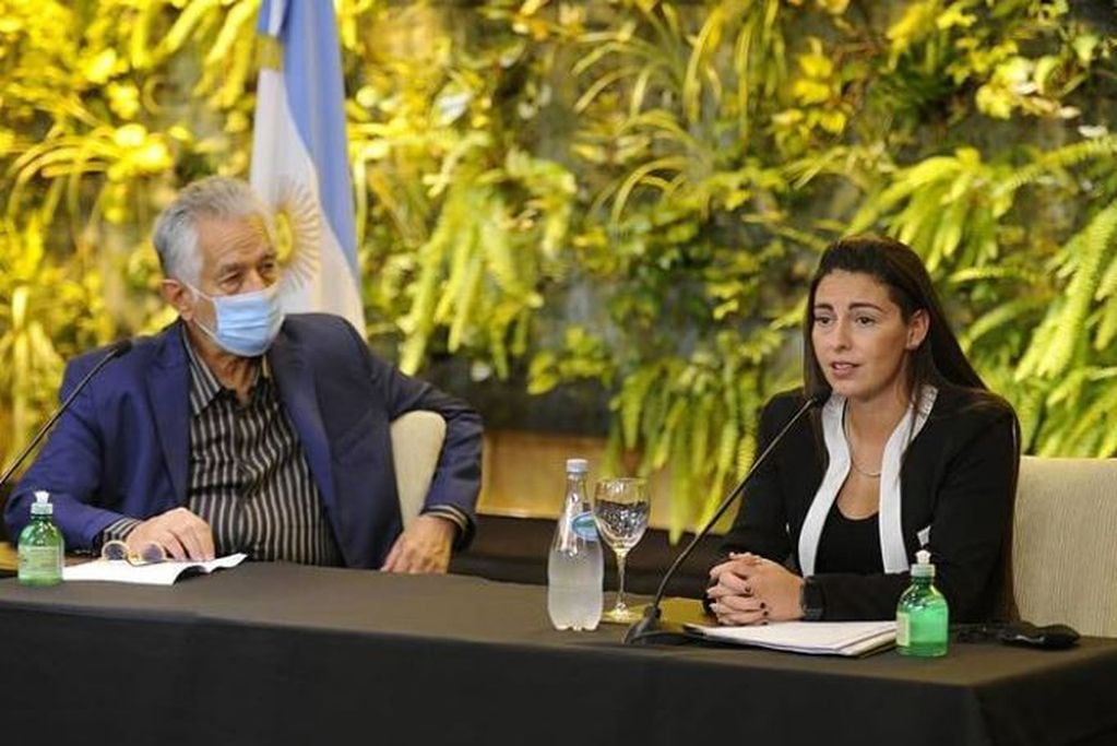 Ayelén Mazzina con Alberto Rodríguez Saá.