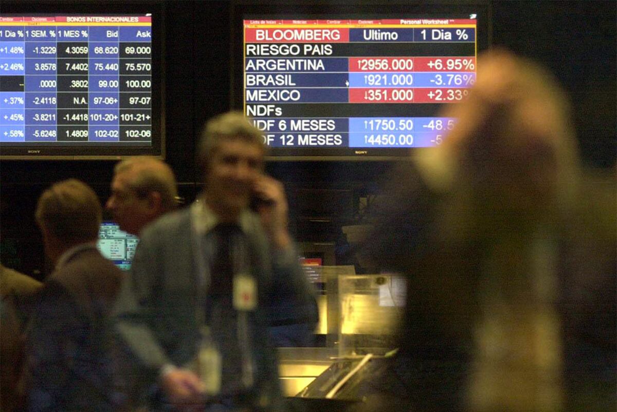 Una semana muy movida: los dólares financieros escalaron a los 300 pesos y la brecha cambiaria saltó al 130 por ciento
