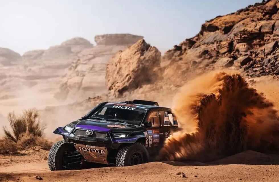 Juan Cruz Yacopini mejoró en la segunda etapa del rally Dakar.