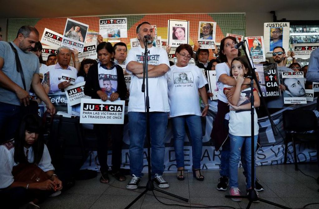 Familiares de las víctimas piden justicia en cada aniversario del hecho (Foto: David Fernández/EFE)